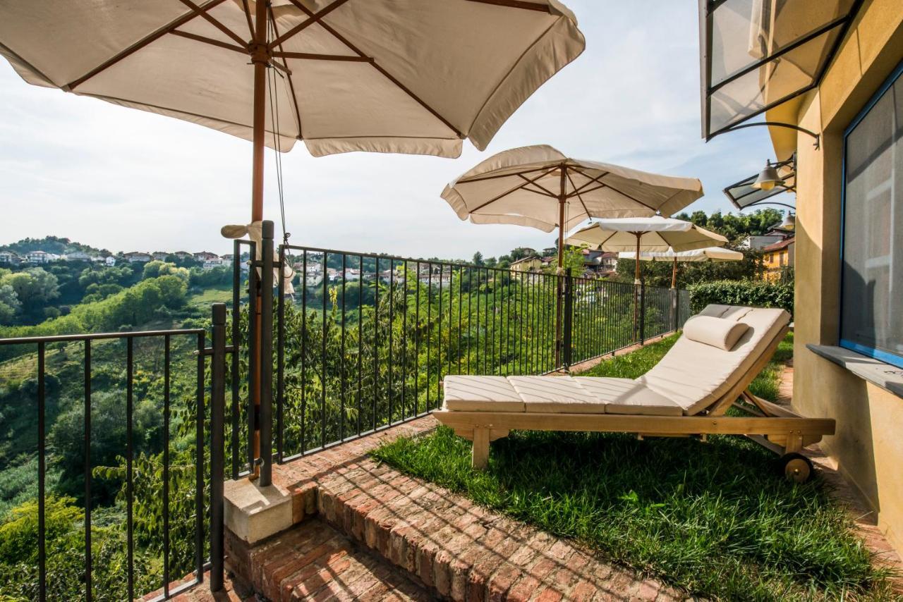 Albergo Ristorante Garibaldi Cisterna dʼAsti Exteriör bild