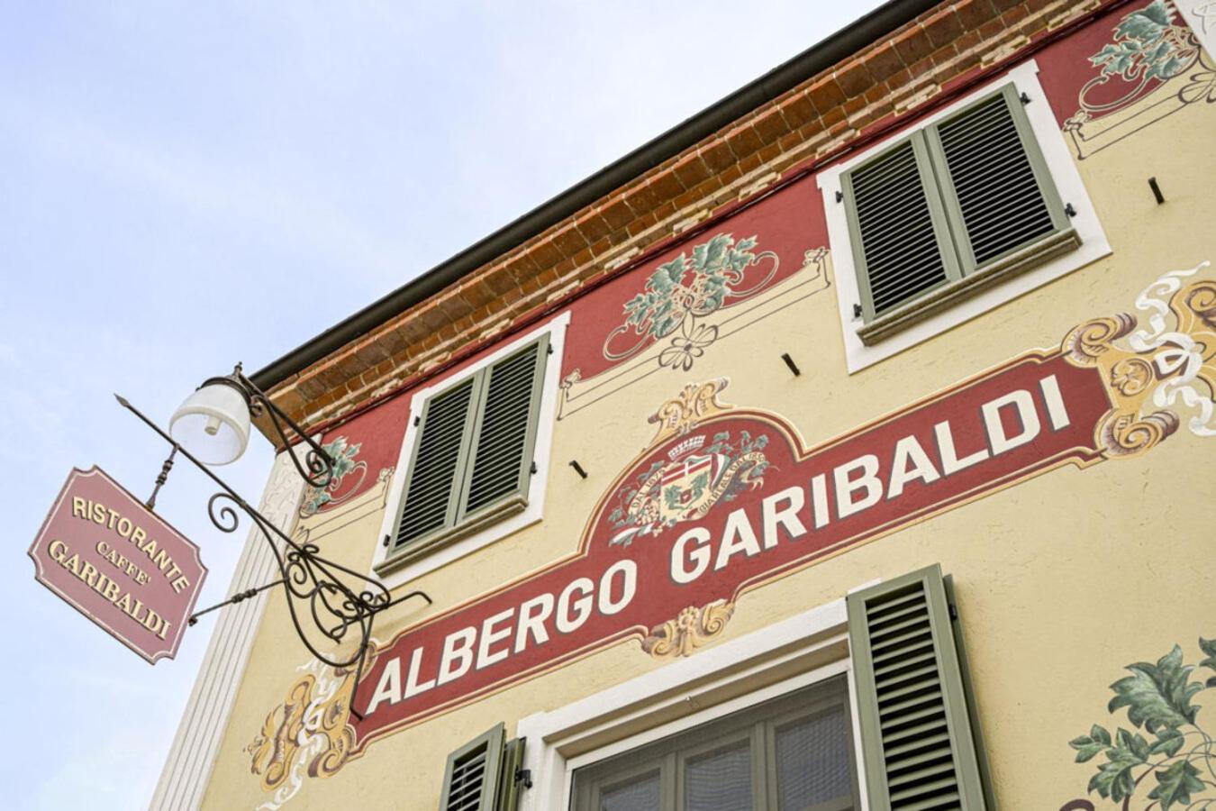 Albergo Ristorante Garibaldi Cisterna dʼAsti Exteriör bild