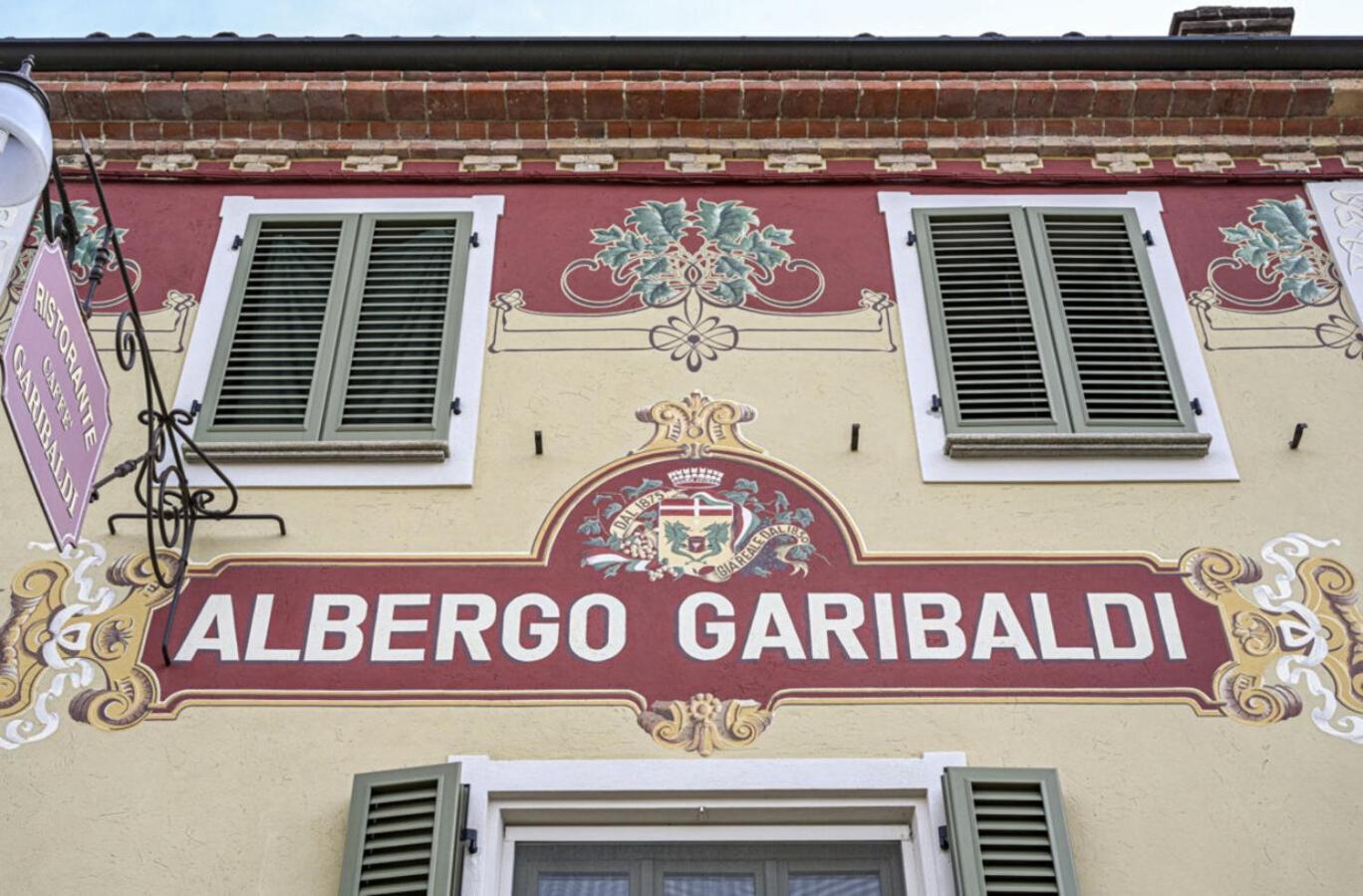 Albergo Ristorante Garibaldi Cisterna dʼAsti Exteriör bild