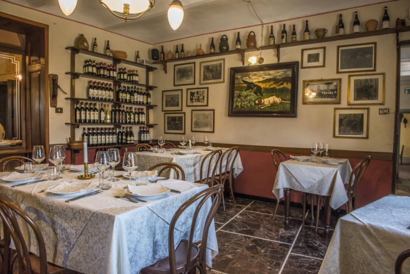 Albergo Ristorante Garibaldi Cisterna dʼAsti Exteriör bild