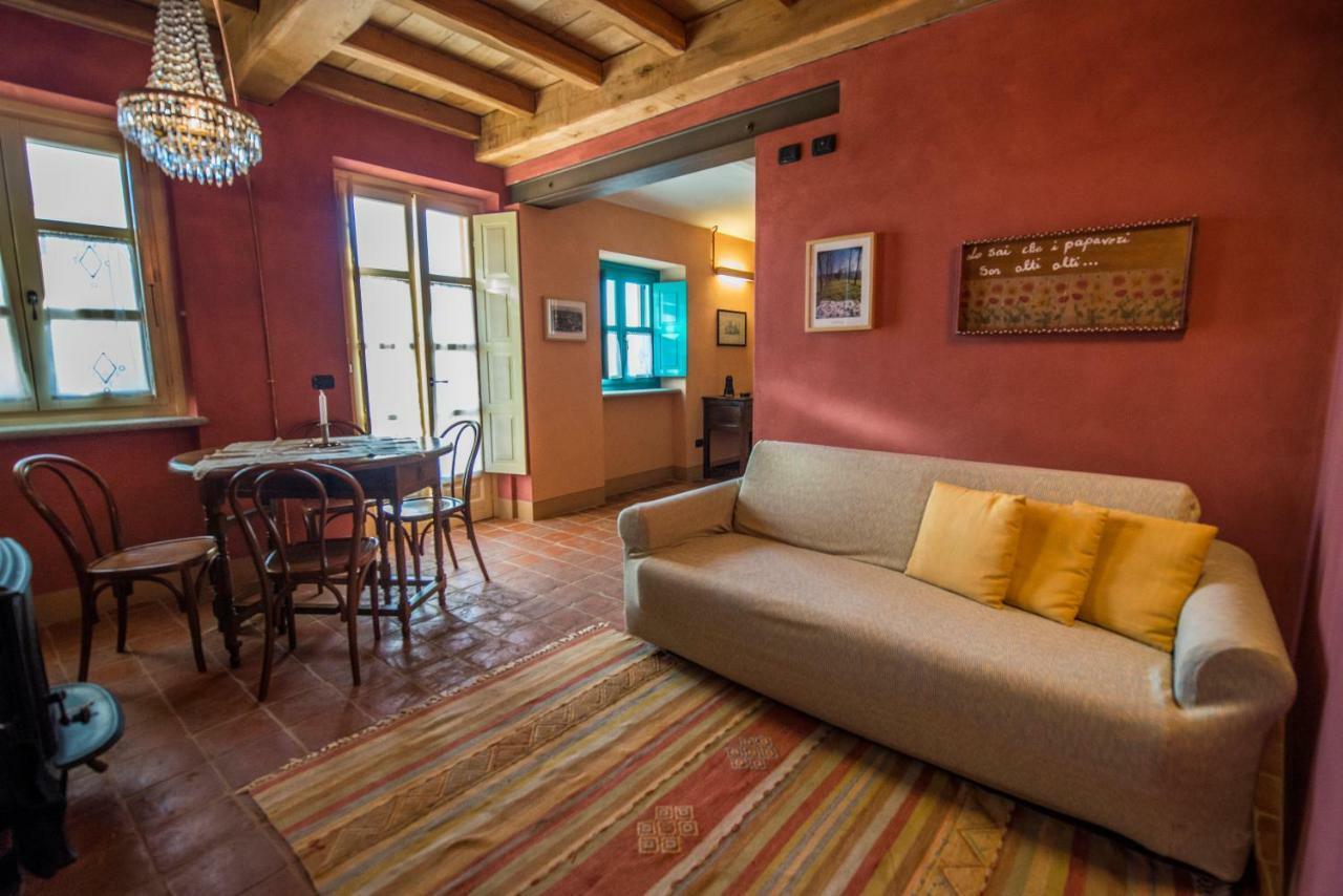 Albergo Ristorante Garibaldi Cisterna dʼAsti Exteriör bild