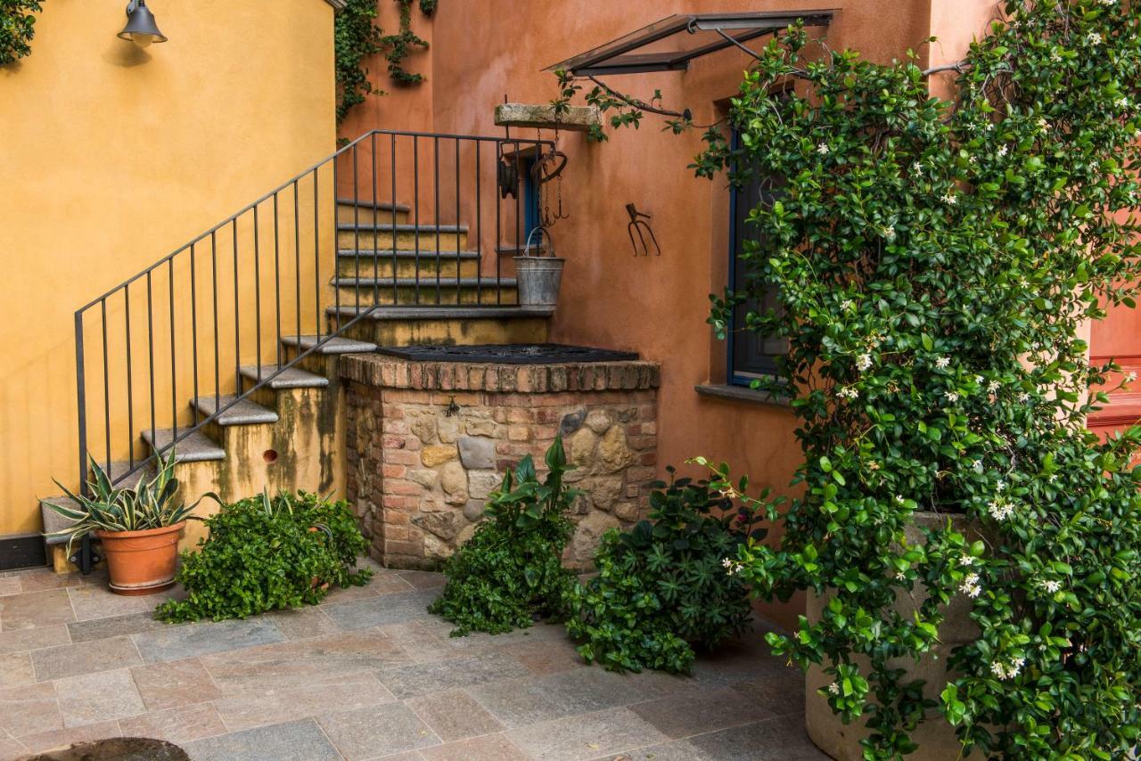 Albergo Ristorante Garibaldi Cisterna dʼAsti Exteriör bild