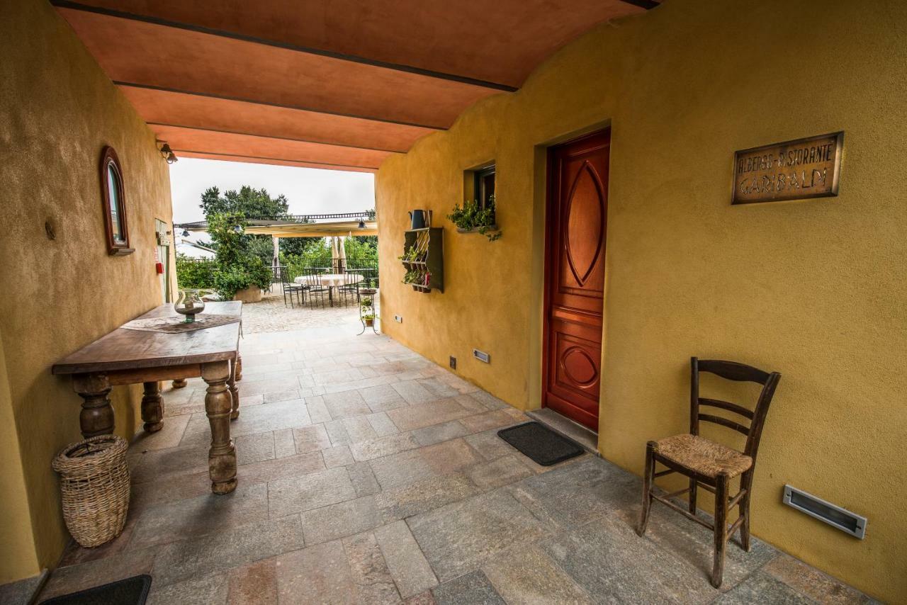Albergo Ristorante Garibaldi Cisterna dʼAsti Exteriör bild