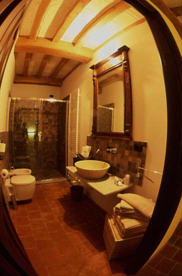 Albergo Ristorante Garibaldi Cisterna dʼAsti Exteriör bild