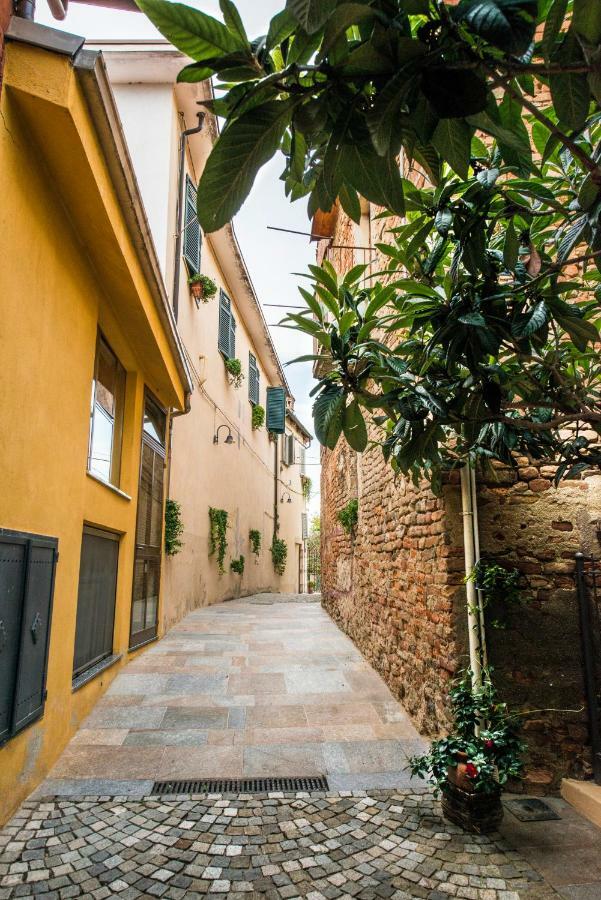 Albergo Ristorante Garibaldi Cisterna dʼAsti Exteriör bild
