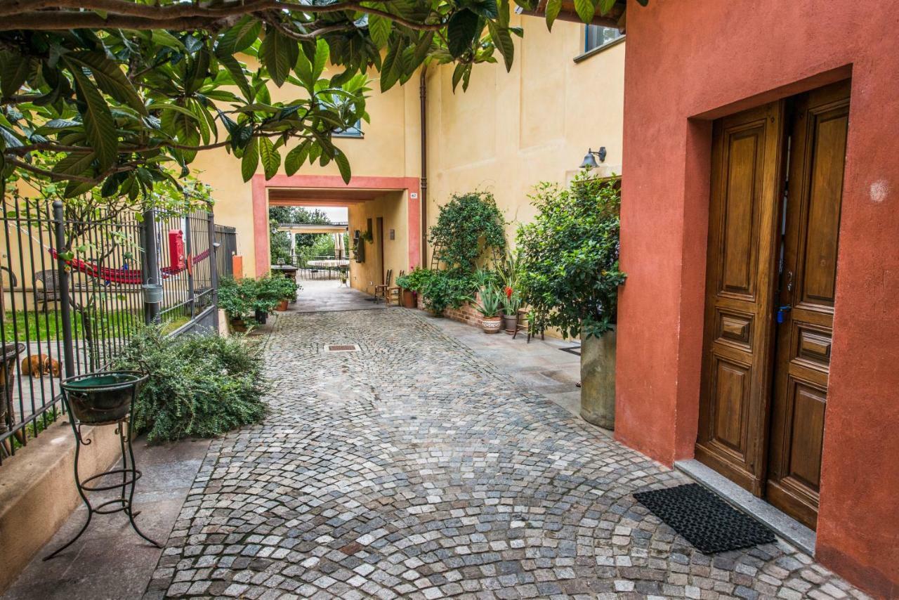 Albergo Ristorante Garibaldi Cisterna dʼAsti Exteriör bild