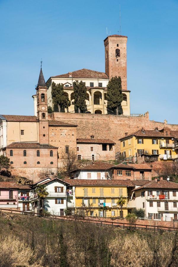 Albergo Ristorante Garibaldi Cisterna dʼAsti Exteriör bild